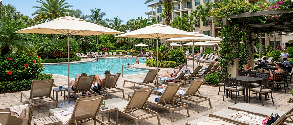 The Ultimate Guide to Choosing the Perfect Chaise Lounge for Your Hotel Poolside 